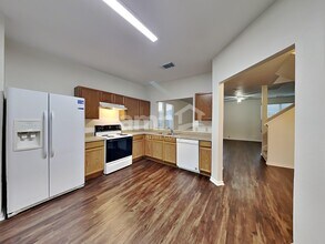 6013 Midcrown Dr in San Antonio, TX - Building Photo - Building Photo