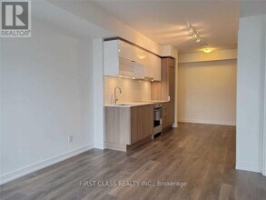 159 Wellesley St E in Toronto, ON - Building Photo - Building Photo