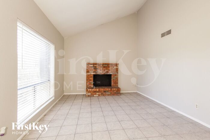 6740 W Shangri La Rd in Peoria, AZ - Building Photo