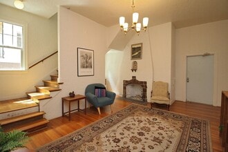 2354-2362-2362 SW Cactus Dr in Portland, OR - Building Photo - Building Photo