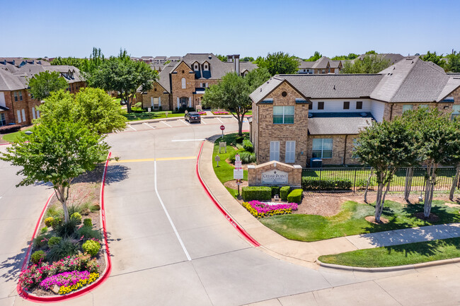 Cedar Point Townhomes in Mansfield, TX - Foto de edificio - Building Photo