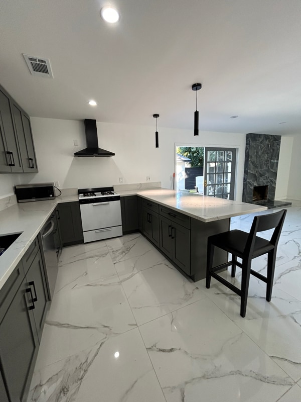11314 Hayvenhurst Ave in Los Angeles, CA - Building Photo - Building Photo