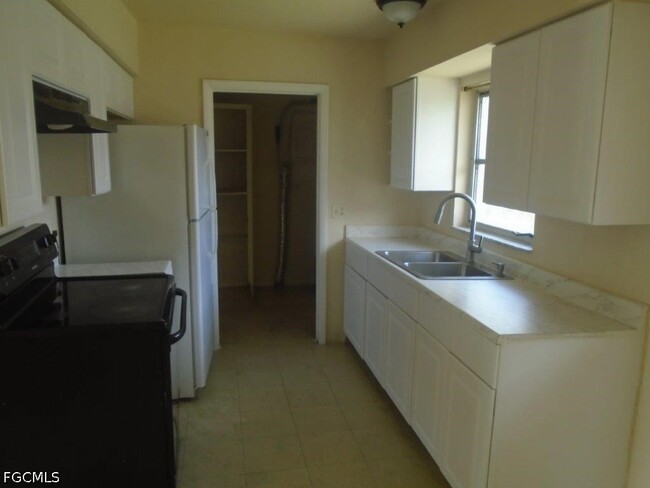 property at 2625 Linhart Ave