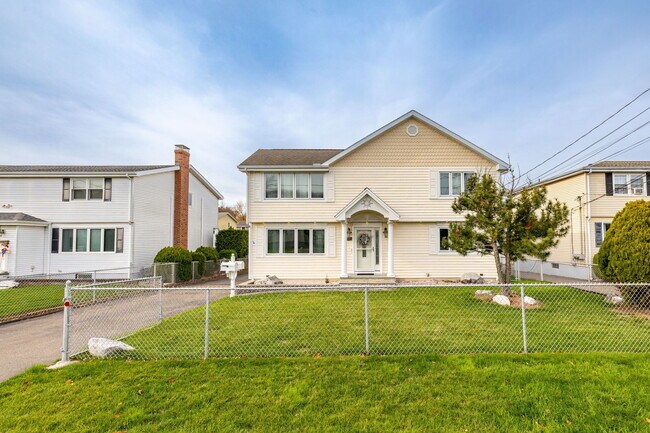 16 Miano Dr in New Britain, CT - Building Photo - Building Photo