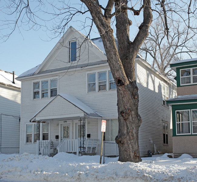 694-696 Burr St in St. Paul, MN - Building Photo - Building Photo