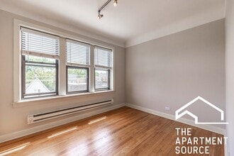 2311 N Rockwell St, Unit 1C in Chicago, IL - Building Photo - Building Photo