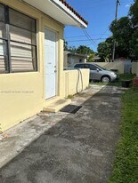 116 W 17th St in Hialeah, FL - Building Photo