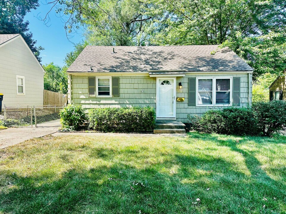 8146 Belleview Ave in Kansas City, MO - Building Photo