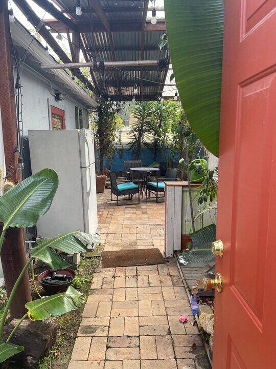 3554 Colonial Ave, Unit Small guesthouse in Los Angeles, CA - Building Photo