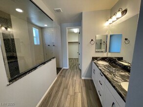 10777 Princeton Bluff Ln in Las Vegas, NV - Building Photo - Building Photo