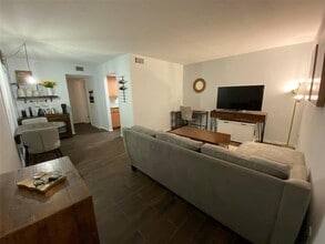 4611 W North B St in Tampa, FL - Building Photo - Building Photo