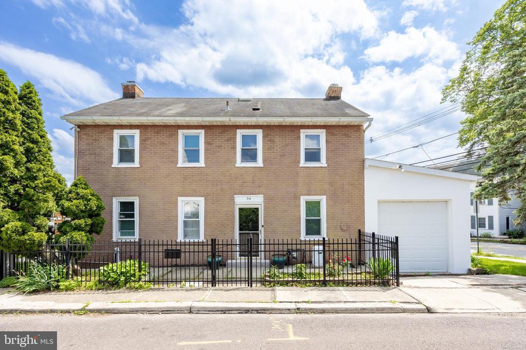 54 Grant St in Phoenixville, PA - Building Photo