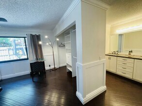 2924 NW 69th Ct in Fort Lauderdale, FL - Building Photo - Building Photo