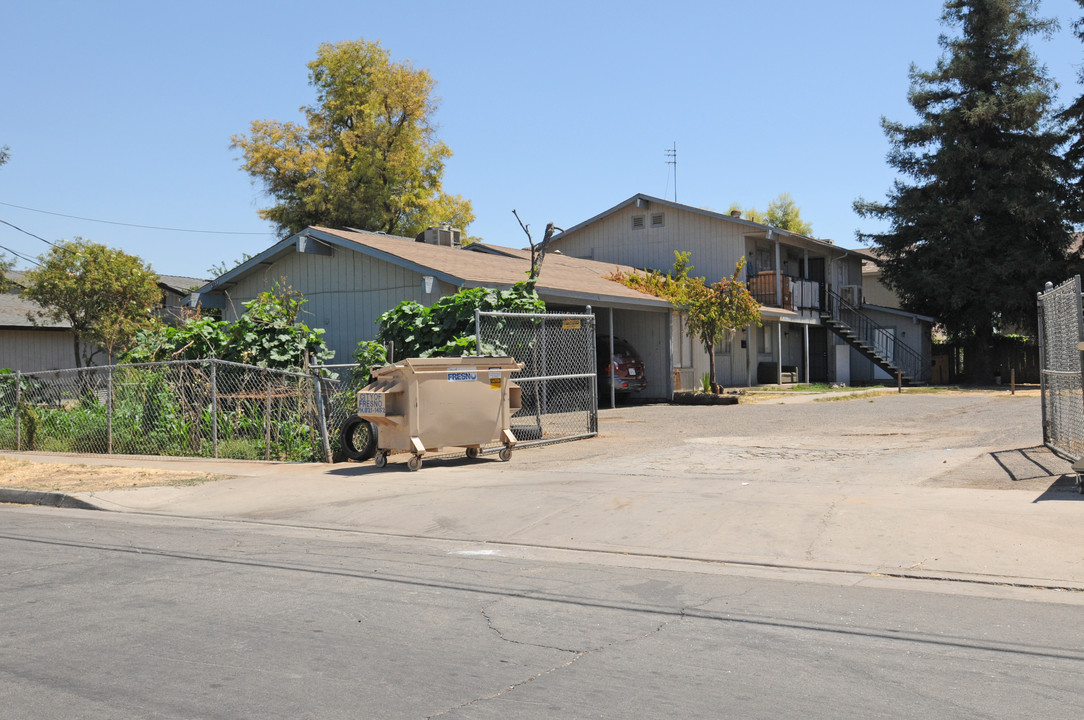 4108 E Woodward Ave in Fresno, CA - Building Photo