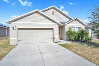 203 Fall Glo Rd in Winter Haven, FL - Building Photo - Building Photo