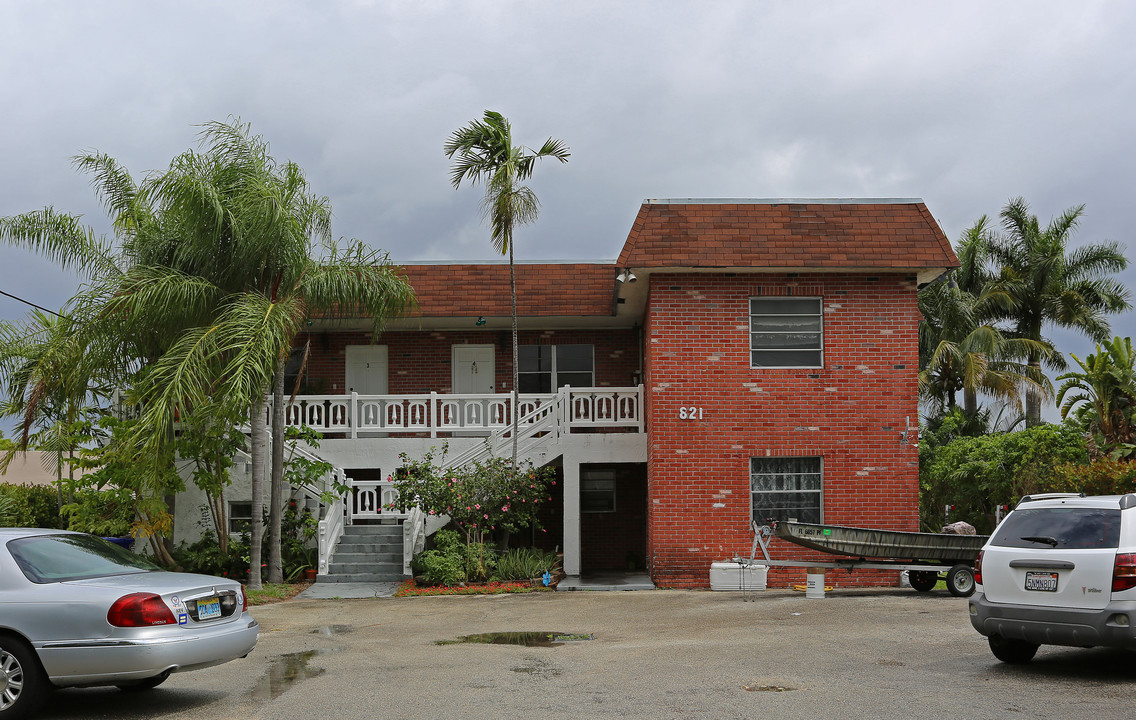 821 NE 18th Ct in Fort Lauderdale, FL - Building Photo