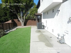 2620 Luciernaga St in Carlsbad, CA - Foto de edificio - Building Photo