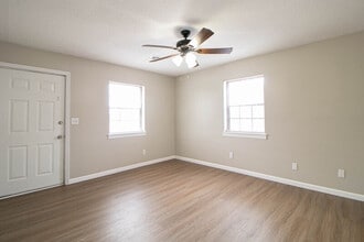 8-408 Thompsonville Ln in Oak Grove, KY - Foto de edificio - Building Photo