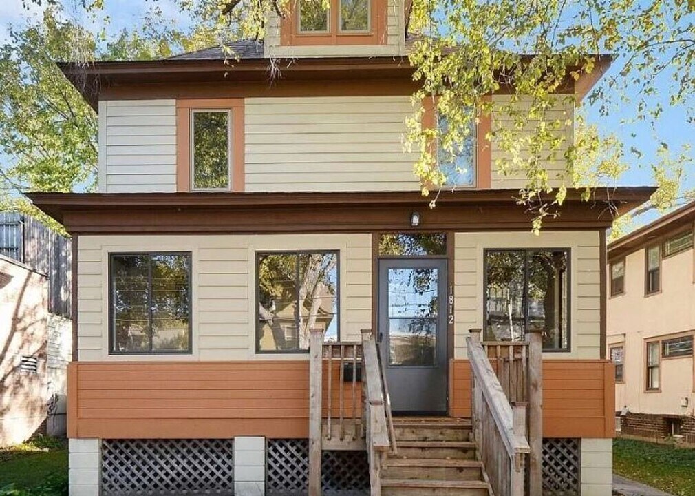 1812 Como Ave SE in Minneapolis, MN - Building Photo