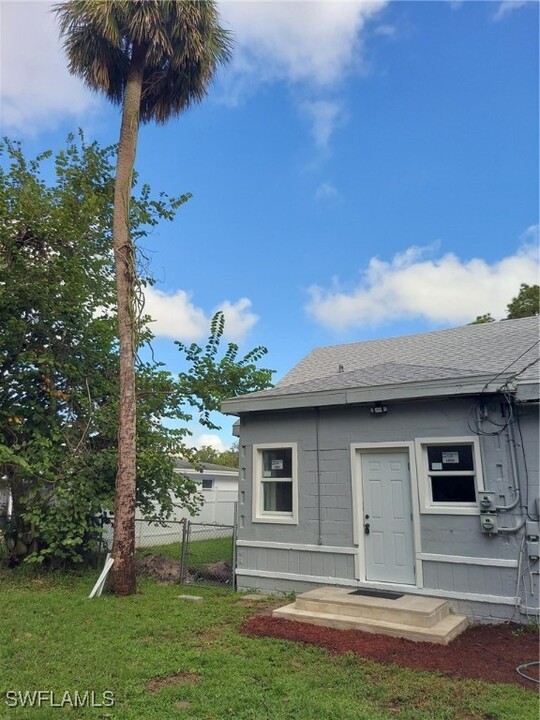 2224 Franklin St in Ft. Myers, FL - Building Photo