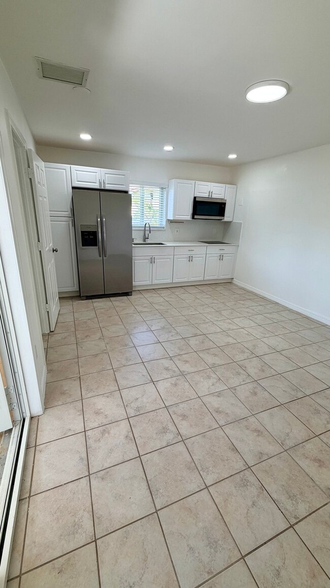 2712 SW 118th Ct, Unit 2 Bedroom
