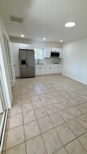 2712 SW 118th Ct, Unit 2 Bedroom in Miami, FL - Foto de edificio - Building Photo