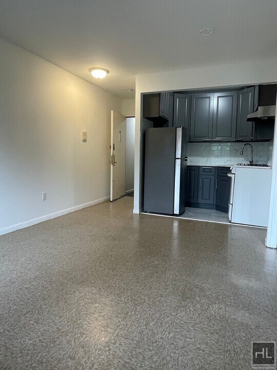 101-17 Martense Ave-Unit -2F in Queens, NY - Building Photo