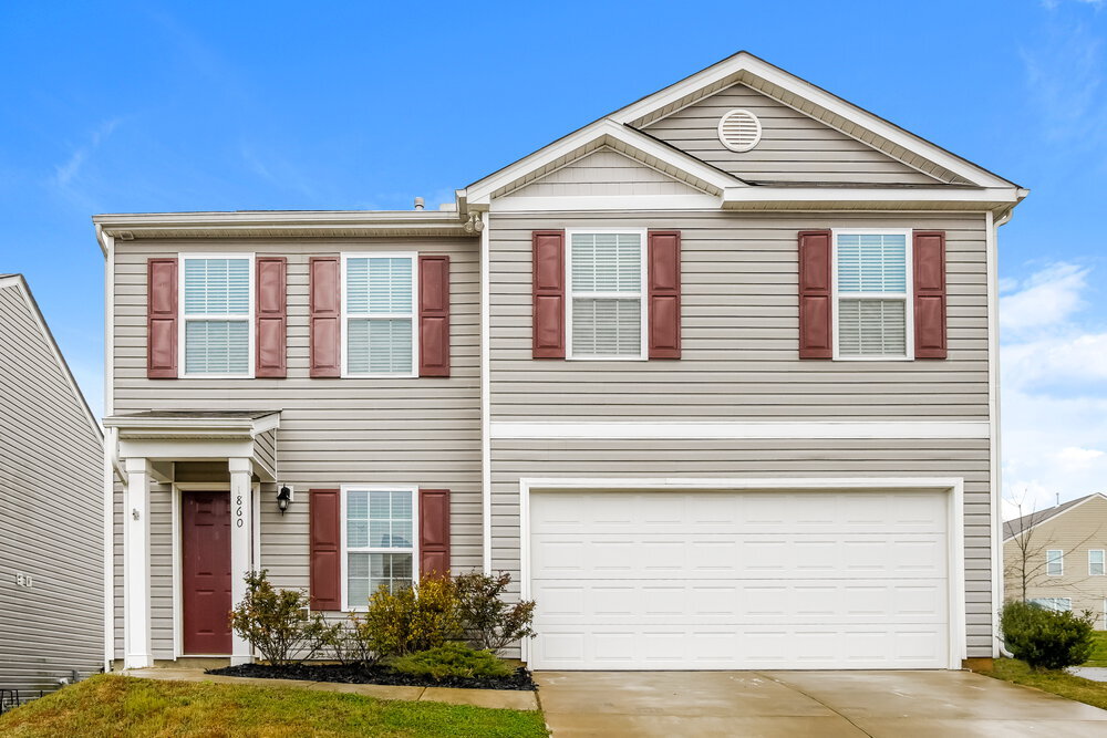 1860 Greenbrook Trl in Dallas, NC - Building Photo