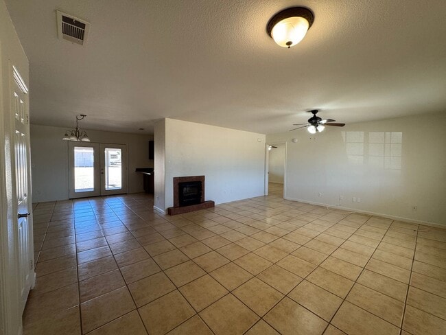 7484 Glider Ave in Hesperia, CA - Building Photo - Building Photo