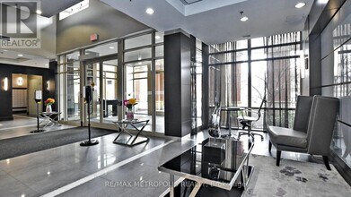 75 King St E in Mississauga, ON - Building Photo - Building Photo