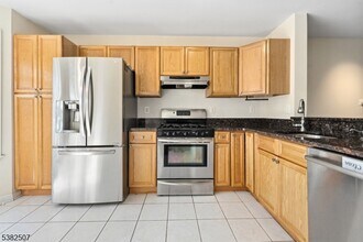 18 Washington Ct in Hightstown, NJ - Building Photo - Building Photo