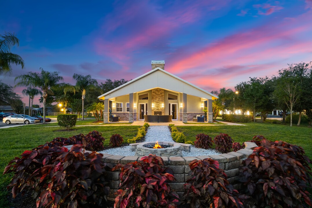 The Lodge at Woodlake in Lakeland, FL - Building Photo