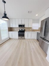 42 Edgewood Rd in Port Washington, NY - Building Photo - Building Photo
