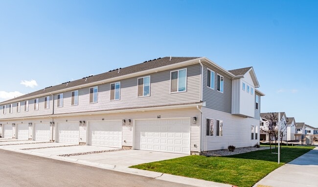 Equinox on Lincoln in Idaho Falls, ID - Building Photo - Building Photo