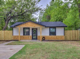 906 E Comanche St in Norman, OK - Building Photo