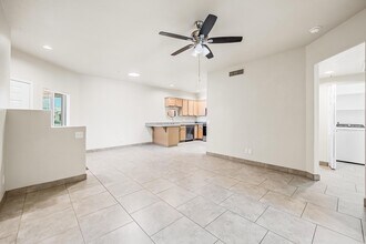 8800 N 107th Ave in Peoria, AZ - Foto de edificio - Building Photo