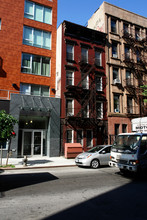 304 W 18th St in New York, NY - Building Photo - Building Photo