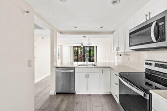 17 Royal Palm Way in Boca Raton, FL - Building Photo - Building Photo