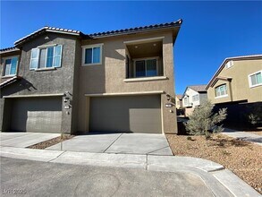 7364 N Decatur Blvd in North Las Vegas, NV - Building Photo - Building Photo