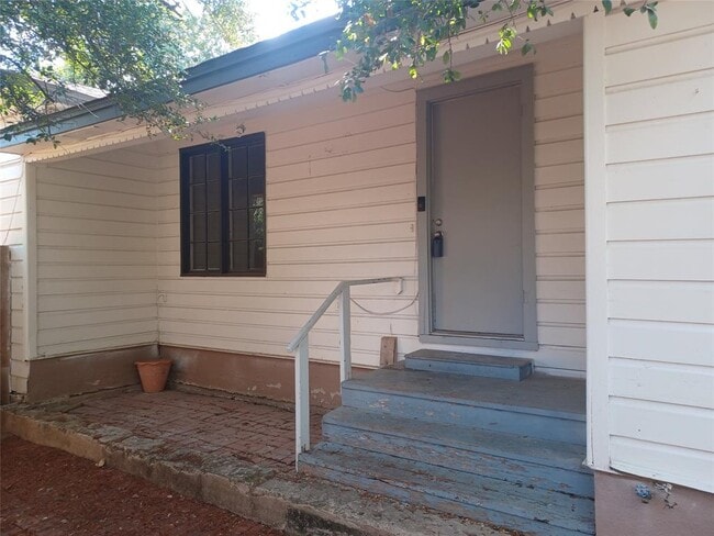 property at 2808 Windsor Rd