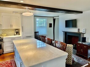 36 Orchard St in Stonington, CT - Building Photo - Building Photo