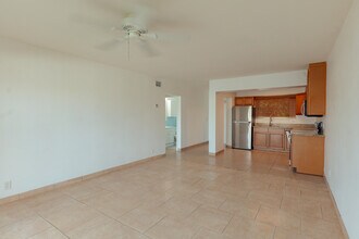 630 Southwind Cir-Unit -2 in North Palm Beach, FL - Building Photo - Building Photo