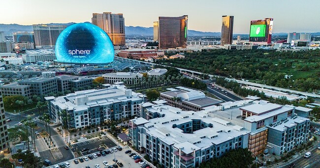 High Line at Hughes Center Apartments in Las Vegas, NV - Building Photo - Building Photo