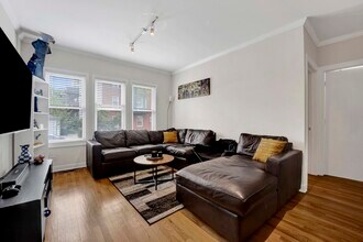 1152 W Cornelia Ave in Chicago, IL - Building Photo - Building Photo