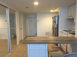 999 Brickell Bay Dr, Unit 209 in Miami, FL - Building Photo - Building Photo