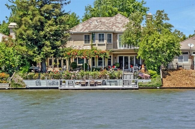 property at 4824 Longcove Dr