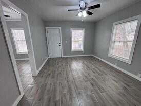 506 W 2nd St in Edmond, OK - Building Photo