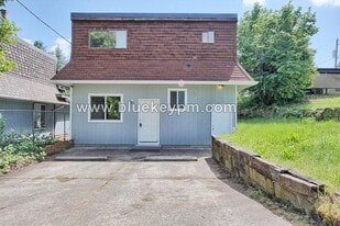 4722 NE 108th Ave in Portland, OR - Building Photo