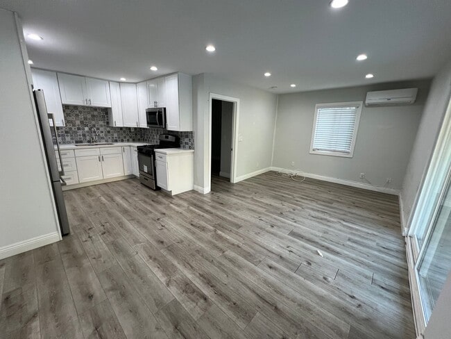 806 N Record Ave in Los Angeles, CA - Building Photo - Building Photo