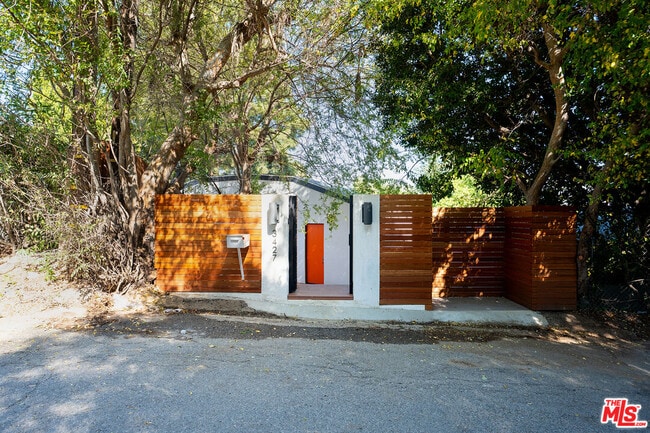 3427 Bonnie Hill Dr in Los Angeles, CA - Building Photo - Building Photo